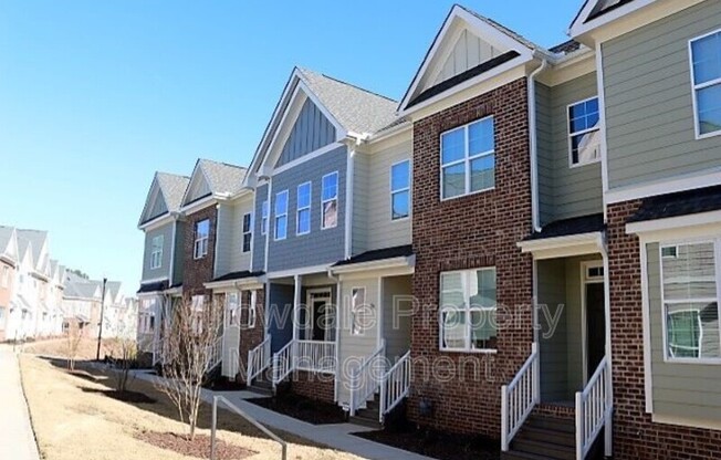 904 LAUREL GATE DR