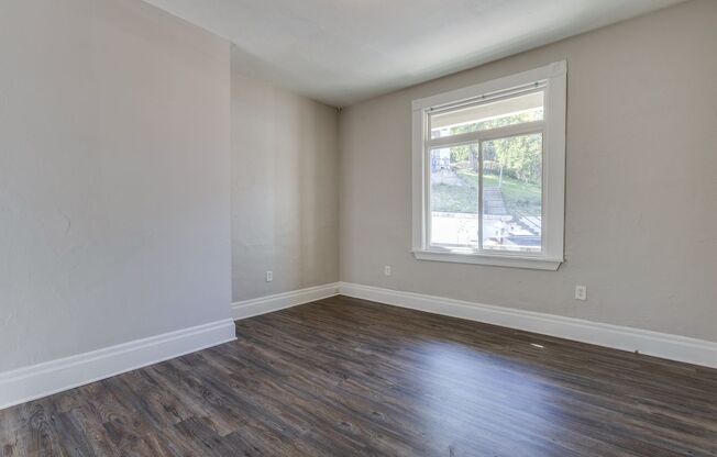 2 beds, 1 bath, $1,275, Unit Apt 3