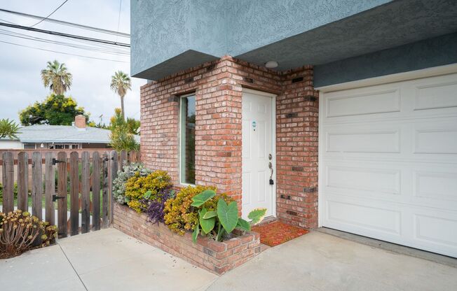 Contemporary New home in Monrovia