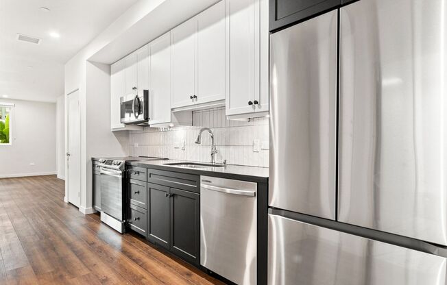 2 beds, 1 bath, 989 sqft, $2,850, Unit 109