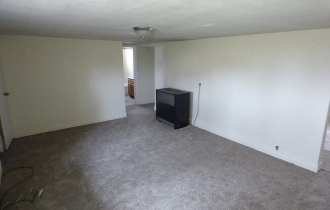 2 beds, 1 bath, $1,100