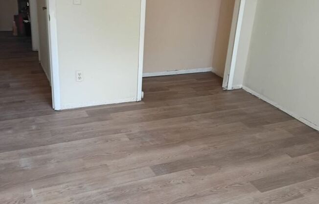 Hawthorne Village Condo- Unit 7