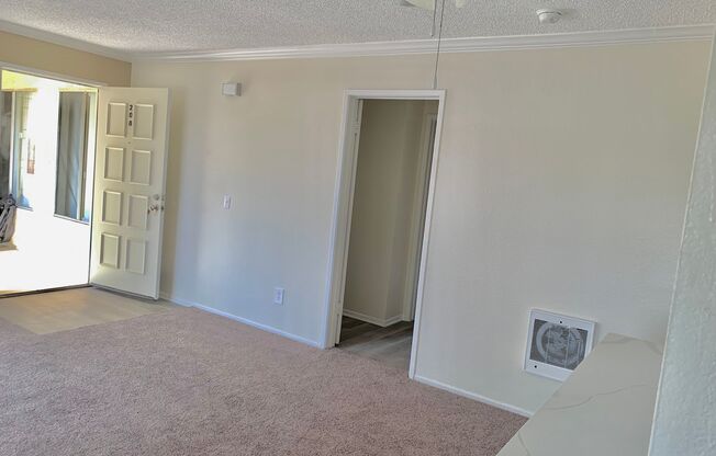 2 beds, 1 bath, 876 sqft, $2,595, Unit C210