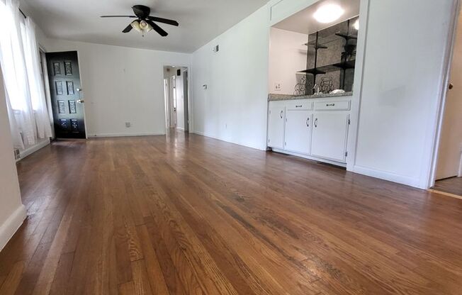 (3-4) Bedroom/(2) Bath Avail Mid June! Close to Campus! More Pics Coming Soon!