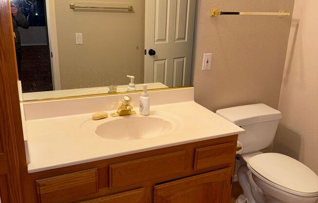 3rd floor with balcony - Boulder City