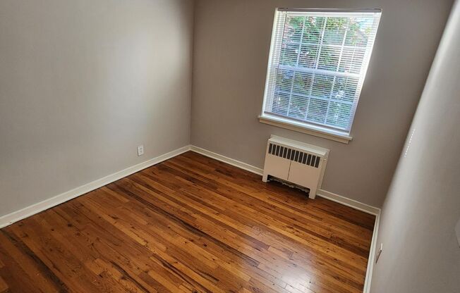 2 beds, 1 bath, 897 sqft, $2,335, Unit B-08