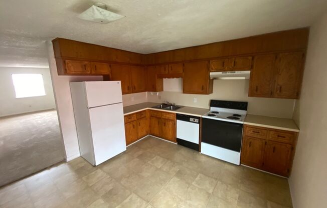 1005 East Side Dr