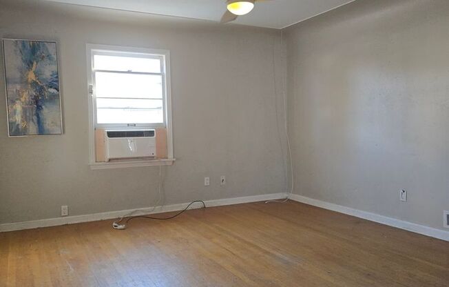 2 beds, 1 bath, $2,150, Unit #A