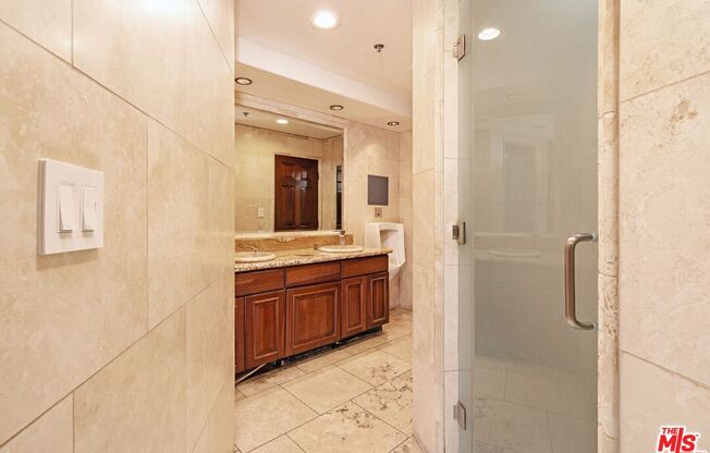 1 bed, 1 bath, 693 sqft, $3,000, Unit 228