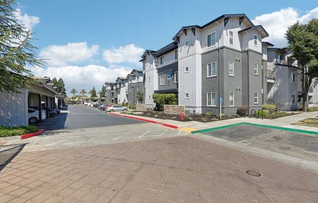 exterior views at Waterstone Apartments