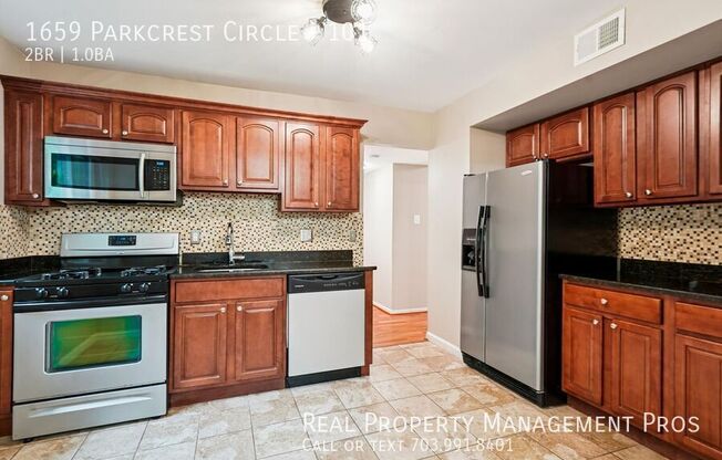 1659 PARKCREST CIR