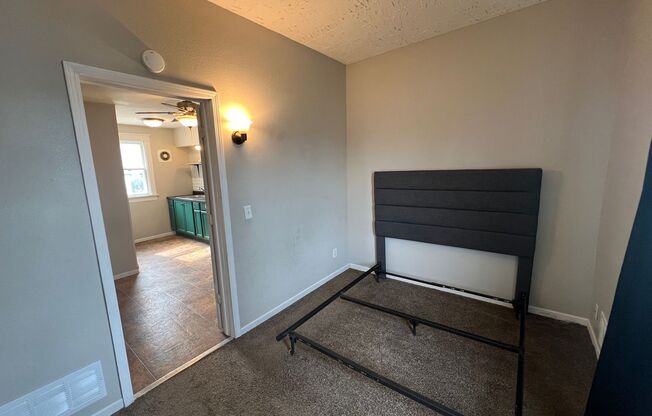 2 beds, 1 bath, $1,000, Unit A423-1