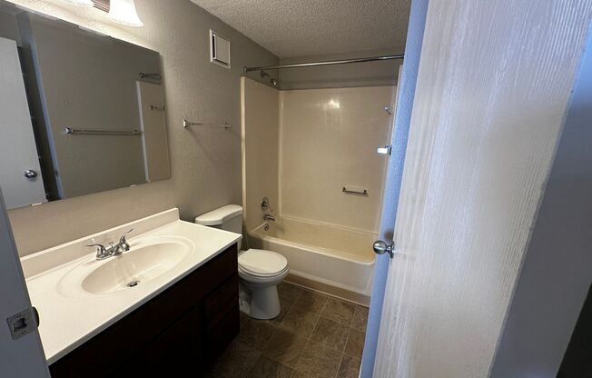 1 bed, 1 bath, 634 sqft, $899, Unit 5656 UD