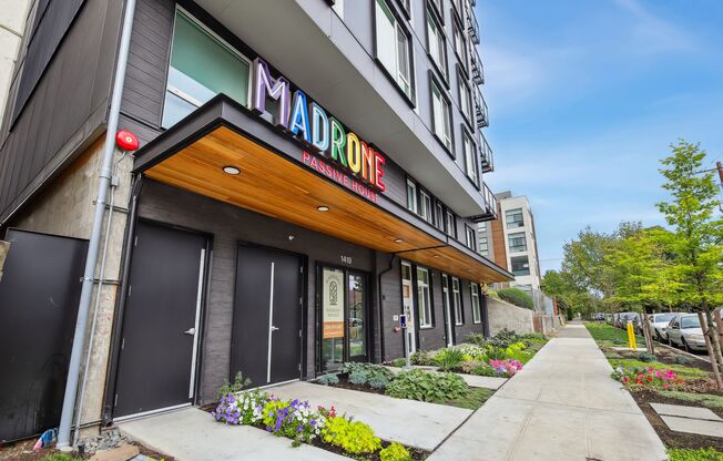 Studio, 1 bath, 331 sqft, $1,950, Unit 824