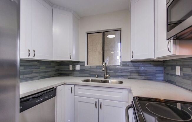 Upgraded 1/1 condo in Normal Heights! Pool/ 1 Parking Space, Laundry on Site!