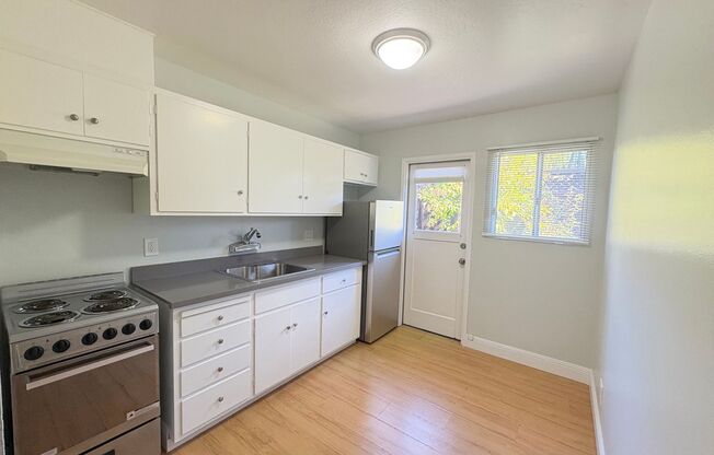 2001 -2005 Colony Street