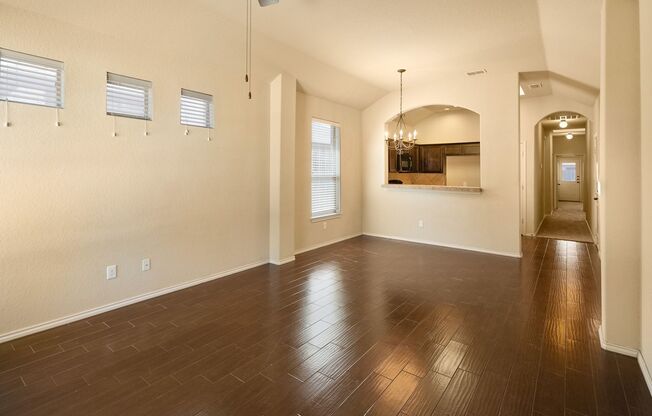Beautiful 3 Bedroom Duplex Located in New Braunfels, Texas!