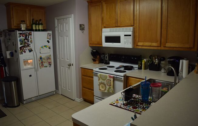 AUG PRE-LEASE! 3 Bed/3 Bath Duplex with Huge Backyard!