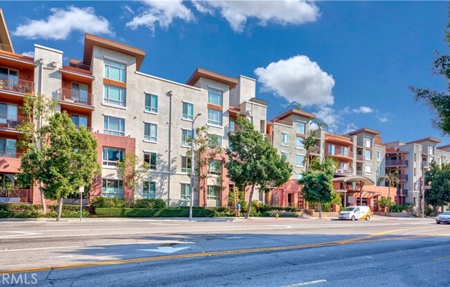 2 beds, 2 baths, 1,042 sqft, $3,600