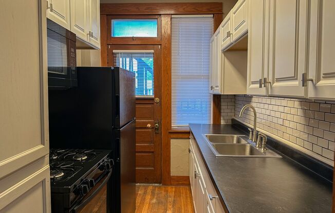 1 bed, 1 bath, 650 sqft, $850, Unit 519 S 18th St-6