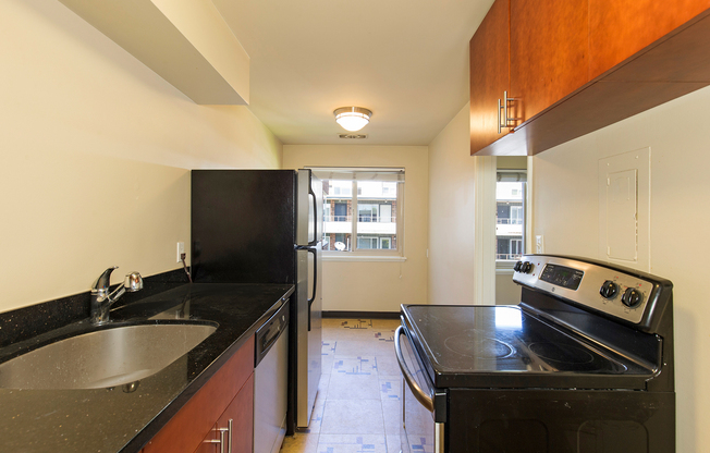 **2 WEEKS FREE RENT!!** Remodeled, Quiet 1 BD in Excellent Location at Great Price!