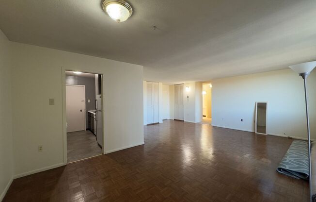 Spacious 2 Bedroom Condo at Gateway Park near Johns Hopkins Homewood Campus!