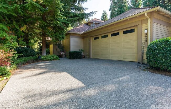 Newly lowered price! (Semiahmoo) 9042 Gleneagle Dr!