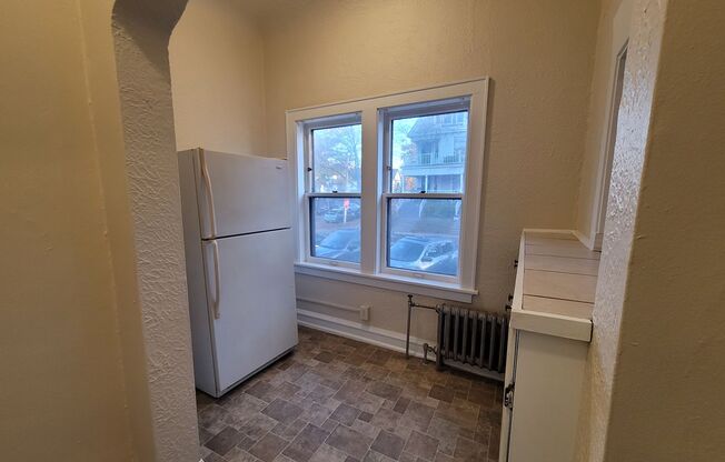 Studio, 1 bath, $850, Unit 6