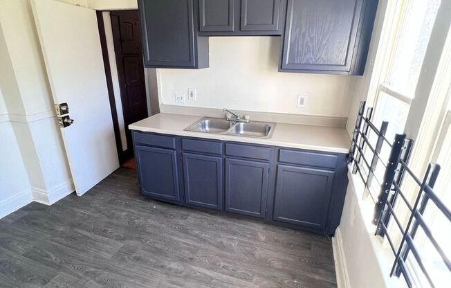 2 beds, 1 bath, 1,074 sqft, $850