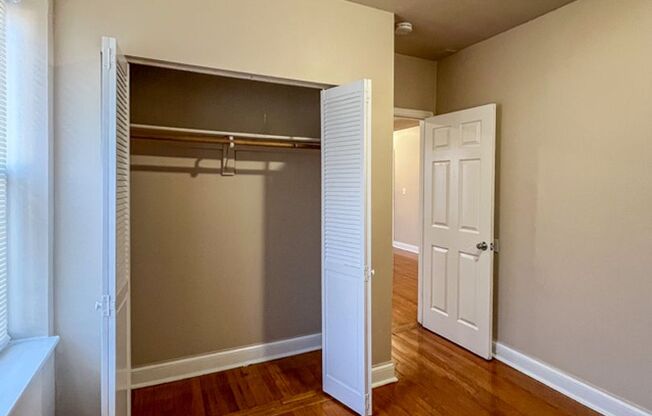 2 beds, 1 bath, $1,150, Unit 4840 #1N