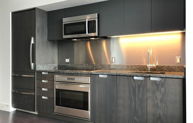 Studio, 1 bath, 427 sqft, $3,200, Unit 18D