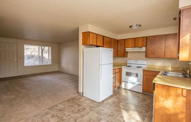 2 beds, 1 bath, $1,400, Unit #3