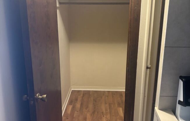 1 bed, 1 bath, $775, Unit 17