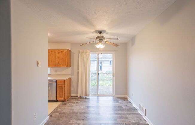 2 beds, 1 bath, 819 sqft, $1,295, Unit 1045