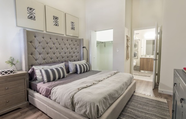 Bedroom with Private Bath at Bay Village1, Palmetto Bay, Florida