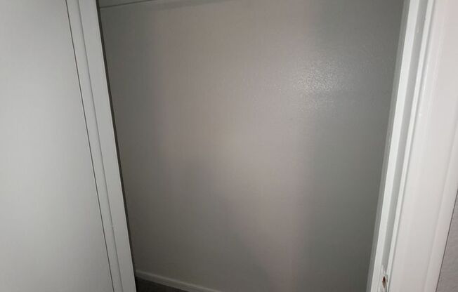 3 beds, 1.5 baths, 1,253 sqft, $1,550, Unit 2105 South Ash Ave