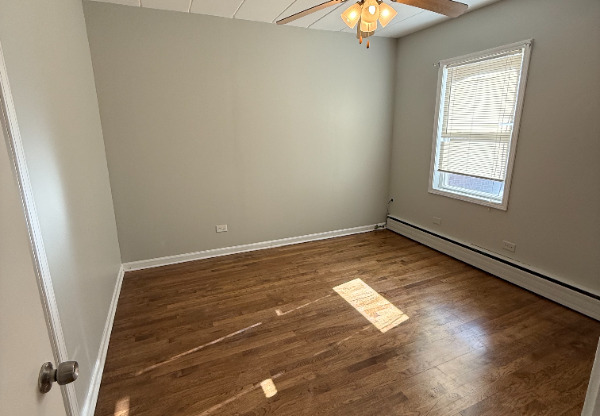 7437 W IRVING PARK RD