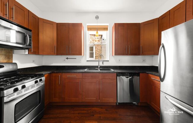 Portage Park 3-Bedroom Gem with Laundry In-unit