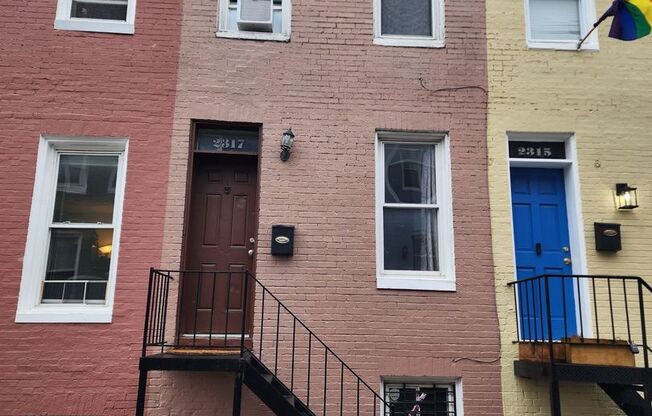 1 bd/den/1ba Rowhome