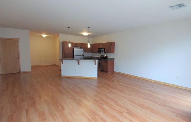 1 bed, 1 bath, 1,120 sqft, $2,025, Unit 400