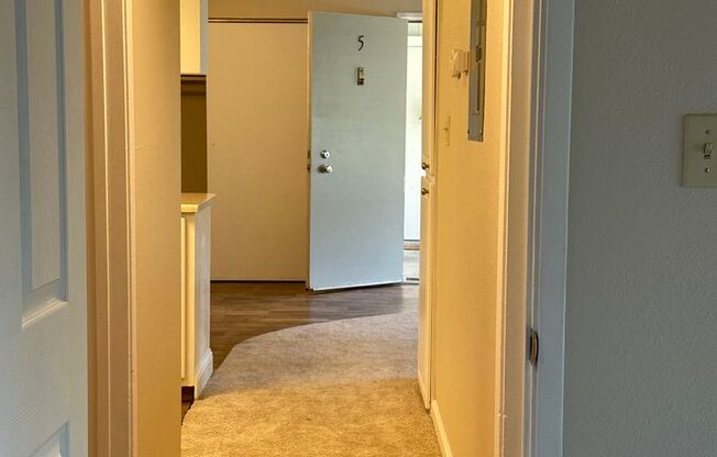 2 beds, 1 bath, 825 sqft, $1,675, Unit 490105