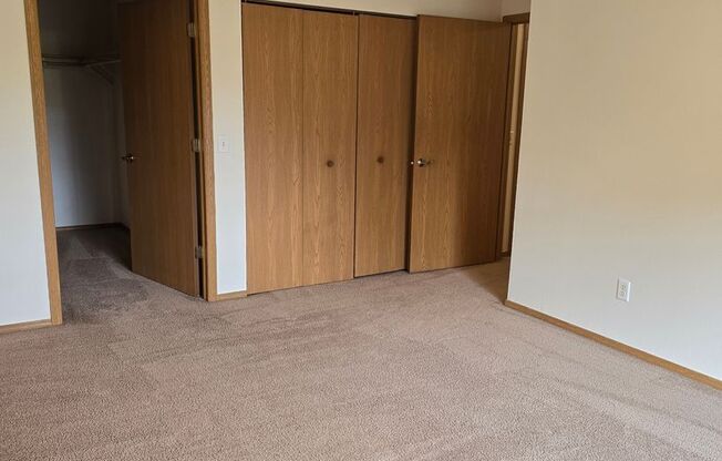 2 beds, 1 bath, 1,010 sqft, $1,279, Unit PL   2205