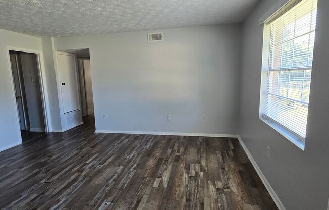 2 beds, 1 bath, $1,295