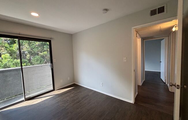 2 beds, 2 baths, 900 sqft, $1,948, Unit 320