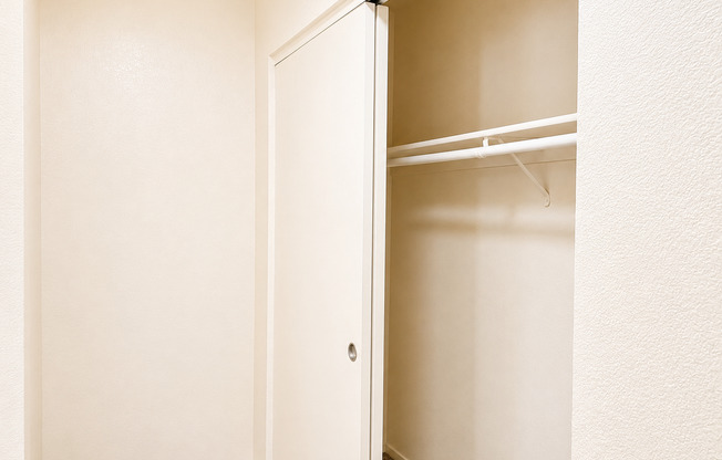 2 beds, 2 baths, 998 sqft, $2,150, Unit H-39