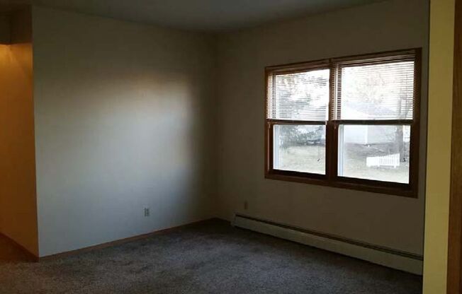 3 beds, 1 bath, $1,600