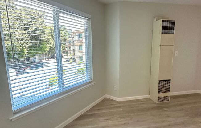 1 bed, 1 bath, $2,050, Unit 127D