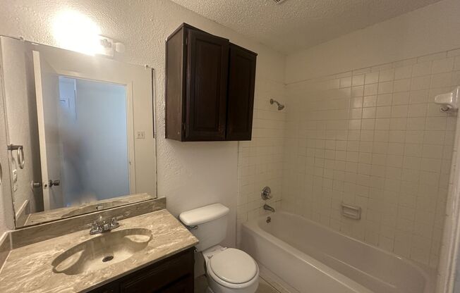 3 beds, 1 bath, $1,500, Unit UNIT 4