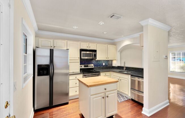 2 bedroom, 2.5 bathroom in the Milk District 32803