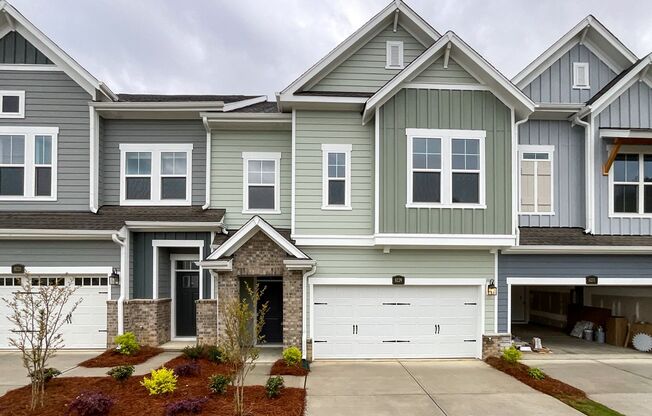 3 beds, 2.5 baths, $2,800